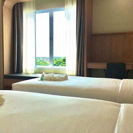Mayflower Grande Suite Hotel Phitsanulok Buitenkant foto