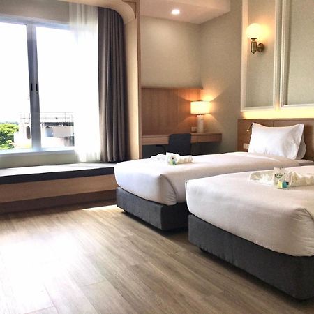 Mayflower Grande Suite Hotel Phitsanulok Buitenkant foto