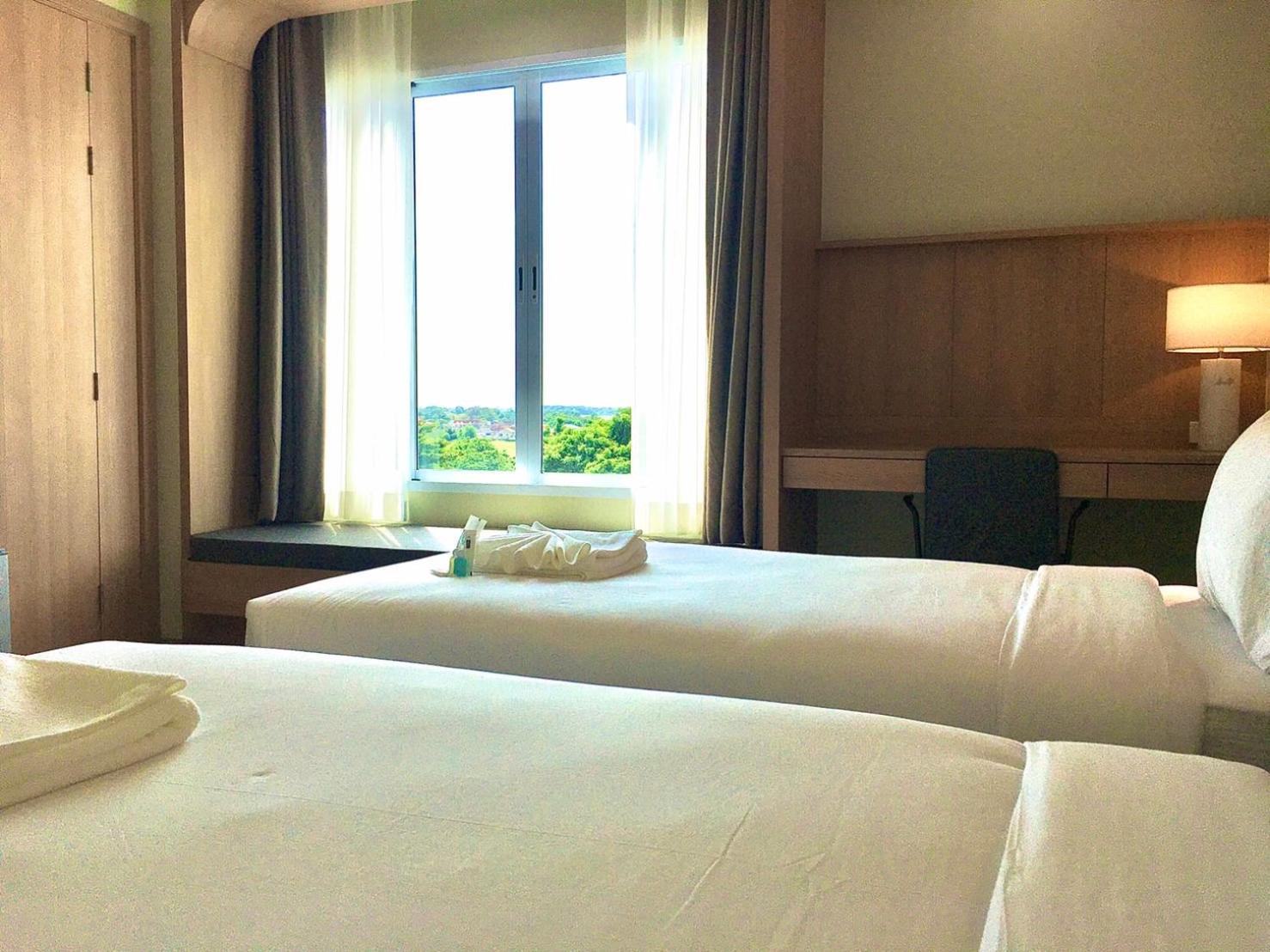 Mayflower Grande Suite Hotel Phitsanulok Buitenkant foto