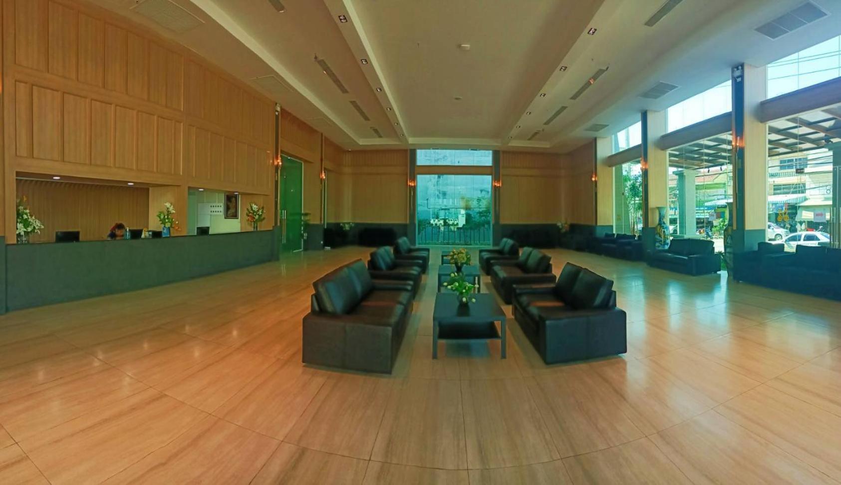 Mayflower Grande Suite Hotel Phitsanulok Buitenkant foto