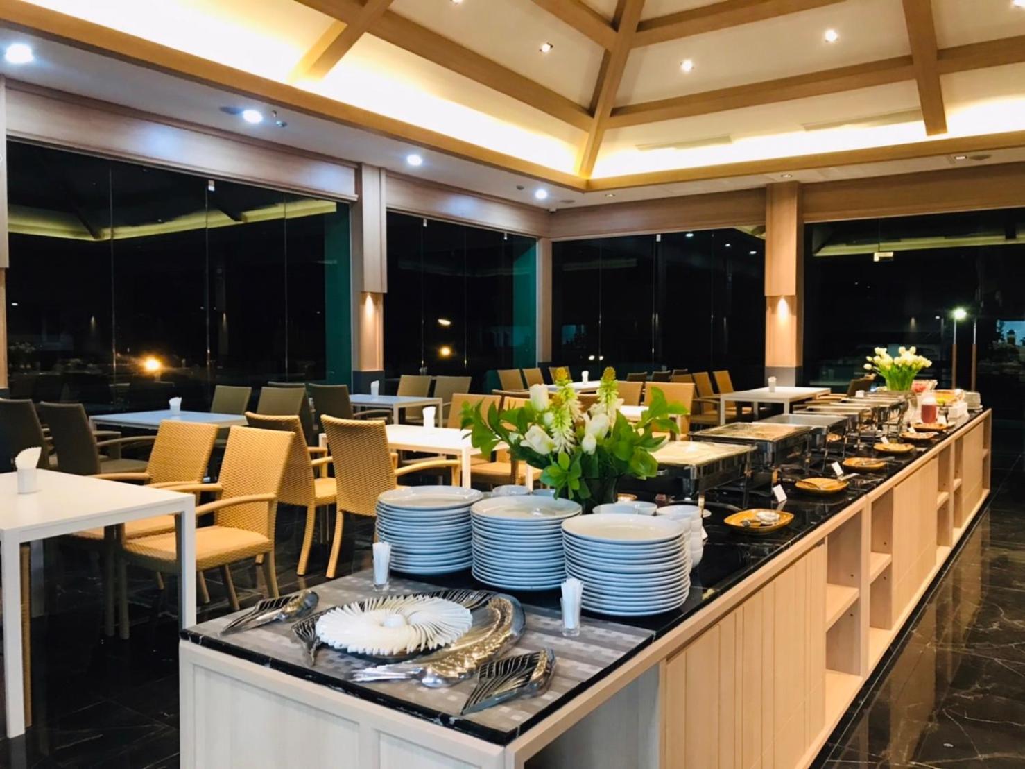 Mayflower Grande Suite Hotel Phitsanulok Buitenkant foto