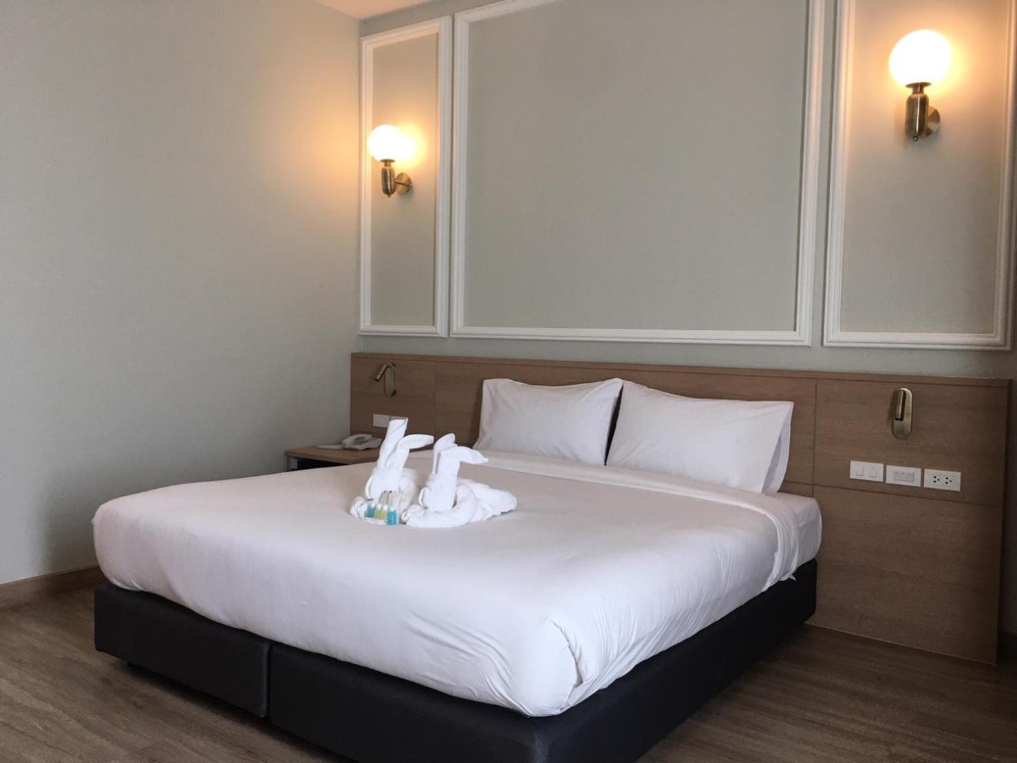 Mayflower Grande Suite Hotel Phitsanulok Buitenkant foto