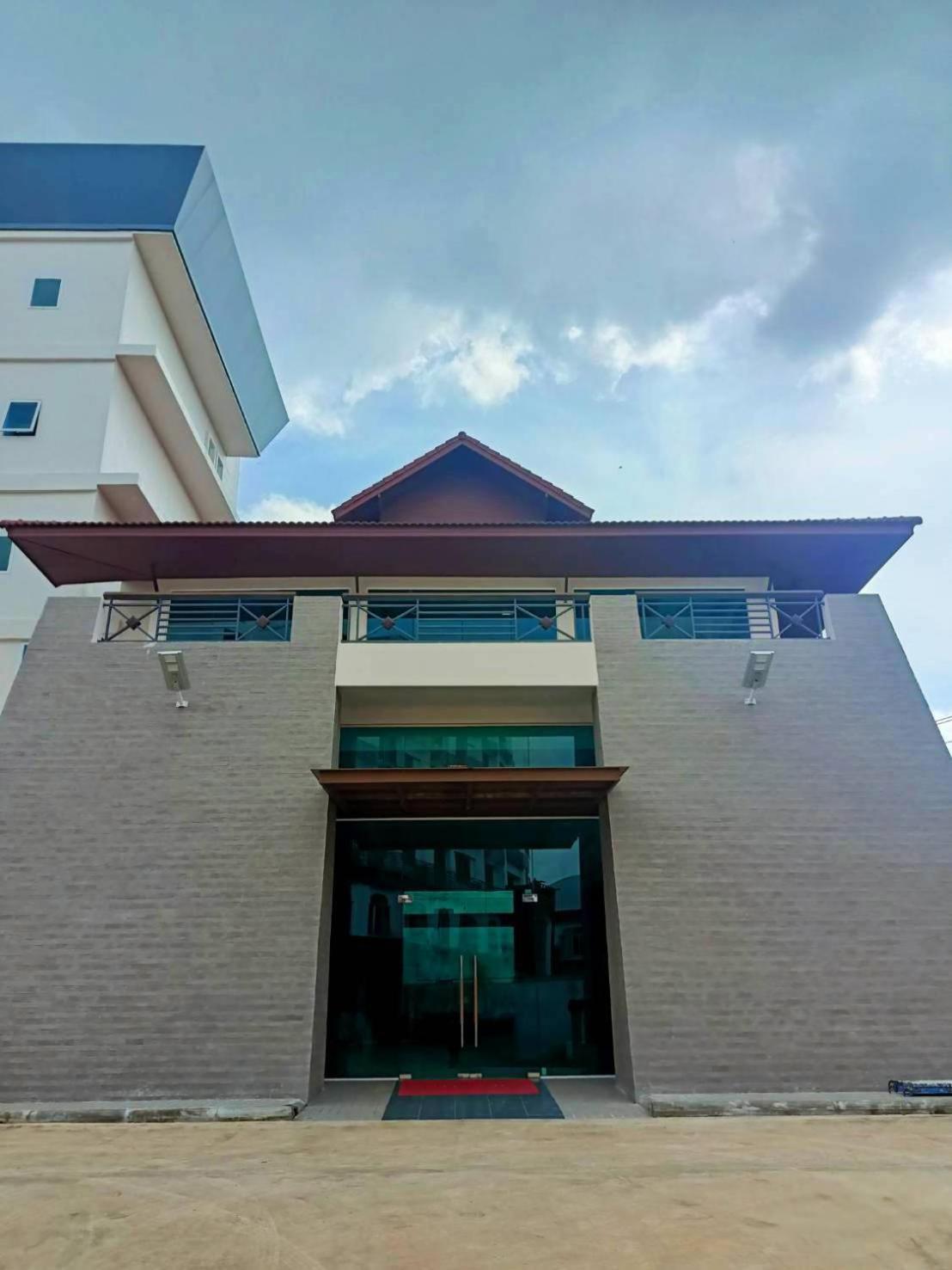 Mayflower Grande Suite Hotel Phitsanulok Buitenkant foto