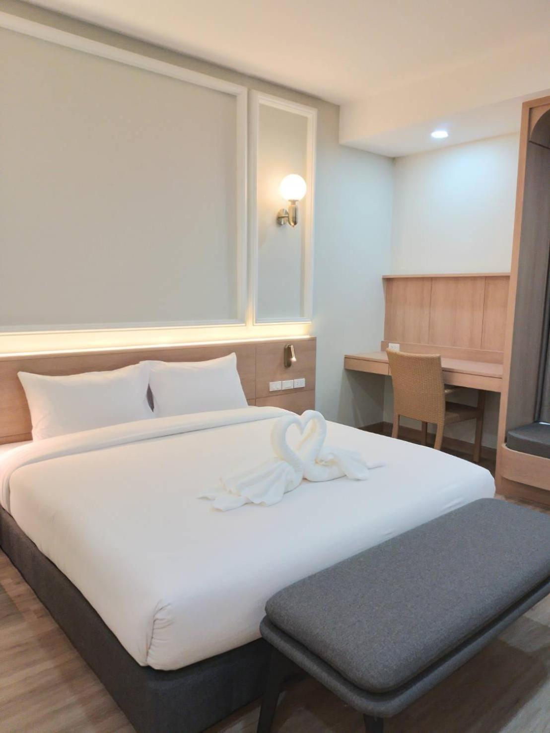 Mayflower Grande Suite Hotel Phitsanulok Buitenkant foto