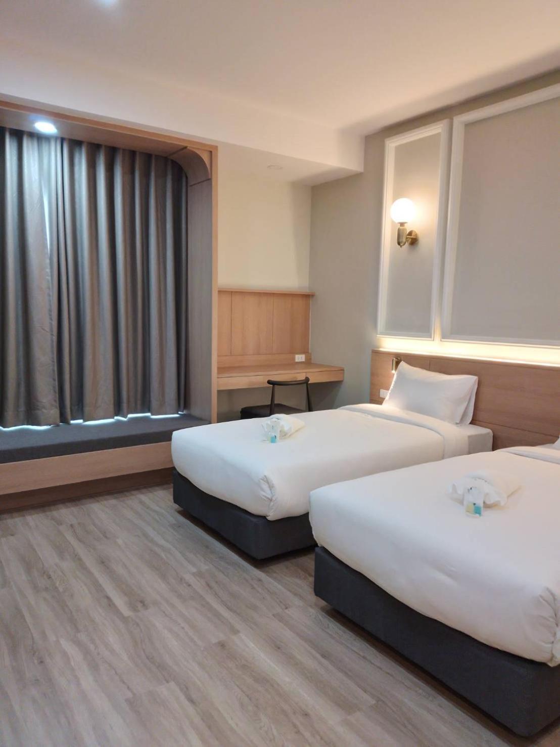 Mayflower Grande Suite Hotel Phitsanulok Buitenkant foto