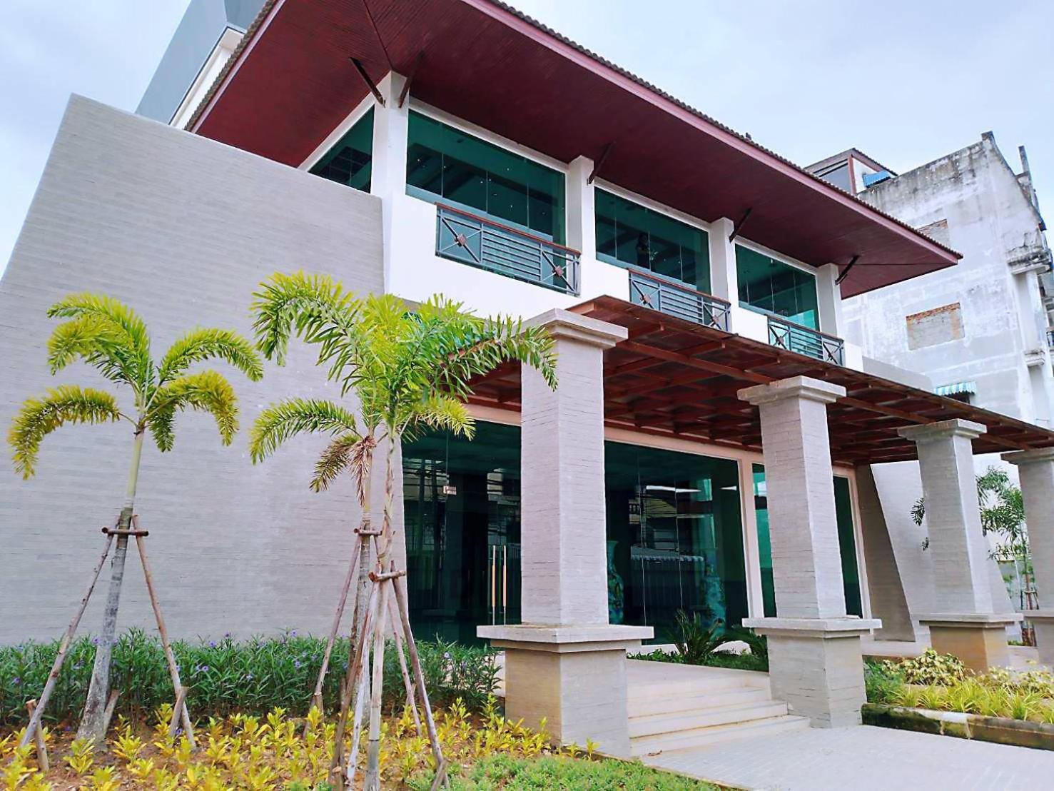 Mayflower Grande Suite Hotel Phitsanulok Buitenkant foto