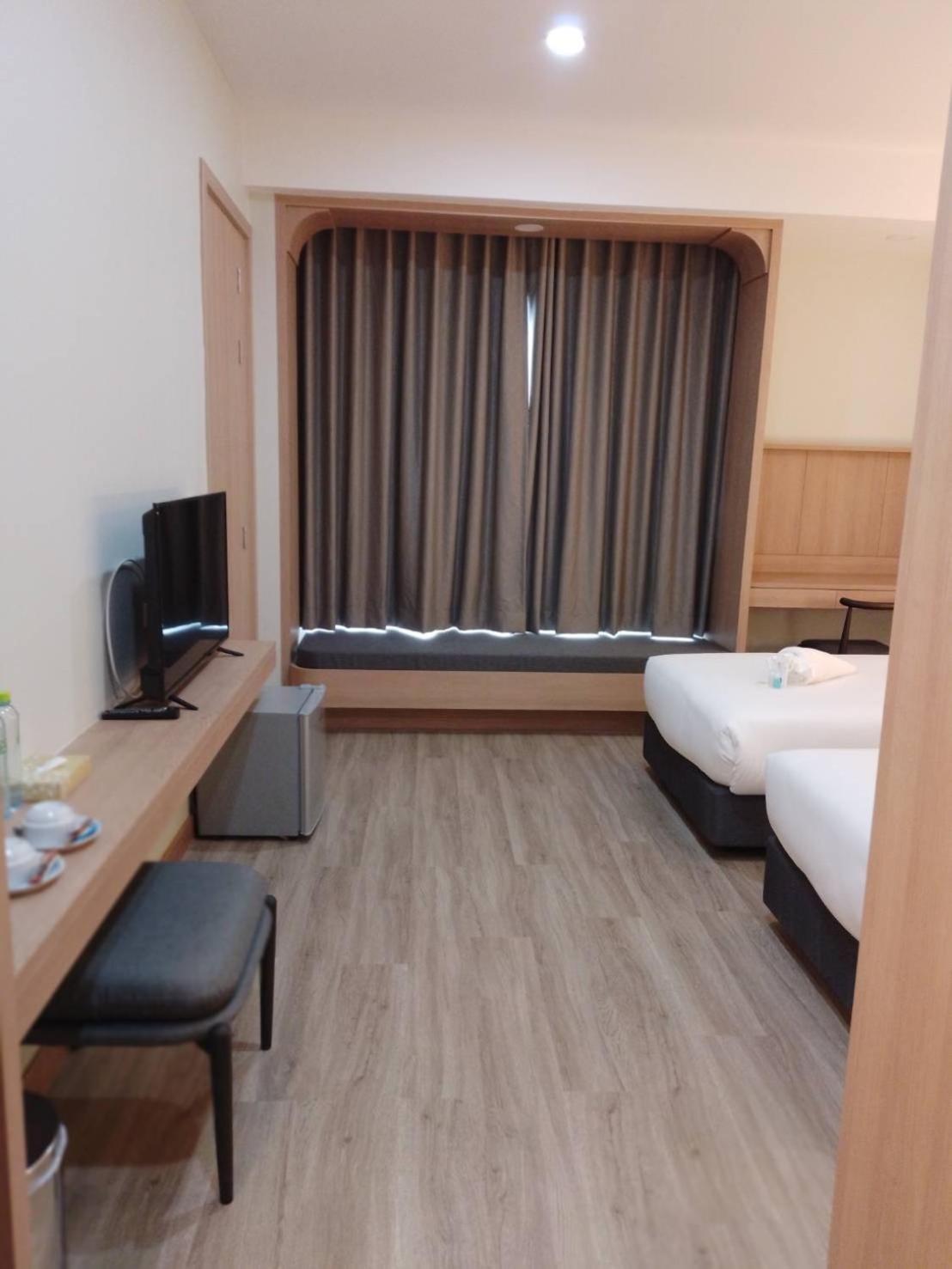 Mayflower Grande Suite Hotel Phitsanulok Buitenkant foto