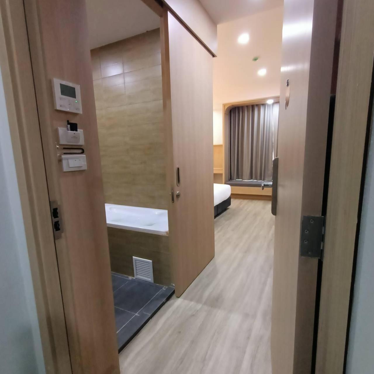 Mayflower Grande Suite Hotel Phitsanulok Buitenkant foto